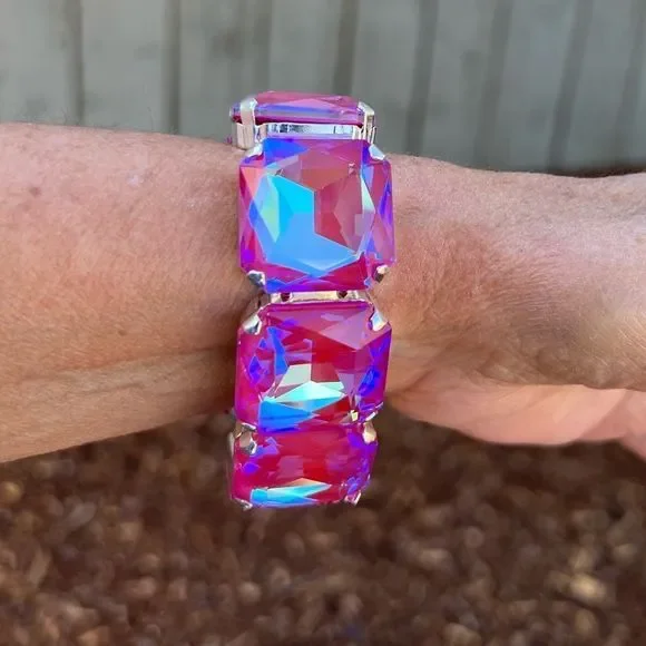 Handcrafted statement bracelet with large Swarovski crystals - Picture 8 of 10